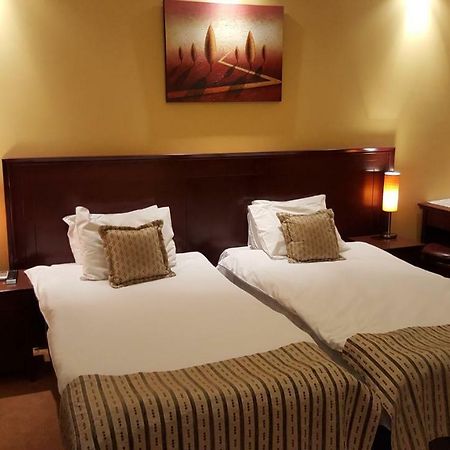 Garni Hotel Contact Belgrado Exterior foto