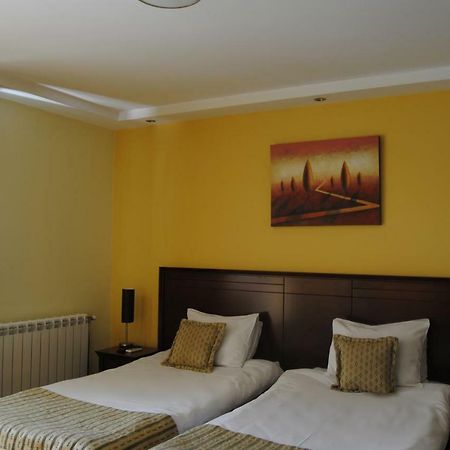 Garni Hotel Contact Belgrado Exterior foto