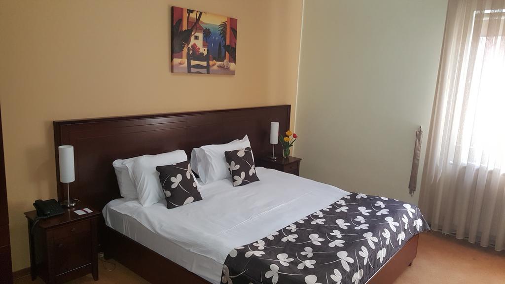 Garni Hotel Contact Belgrado Exterior foto