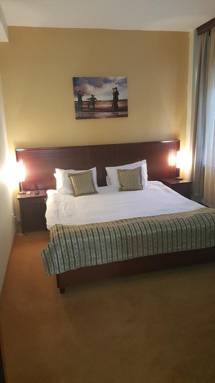 Garni Hotel Contact Belgrado Exterior foto