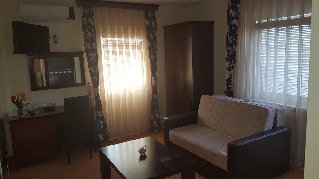 Garni Hotel Contact Belgrado Exterior foto