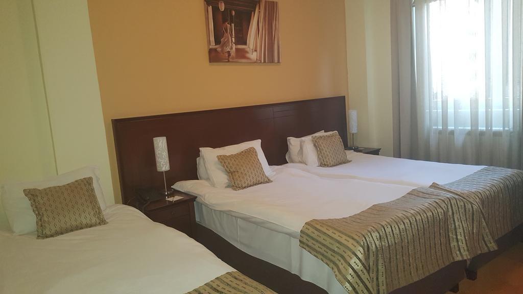 Garni Hotel Contact Belgrado Exterior foto