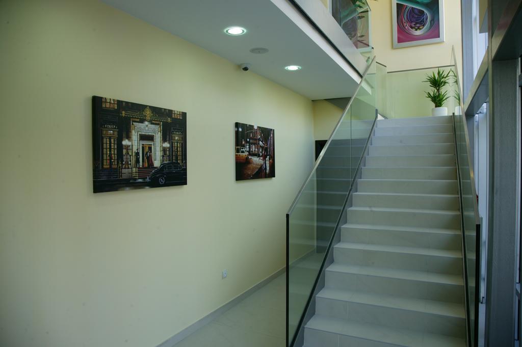 Garni Hotel Contact Belgrado Exterior foto