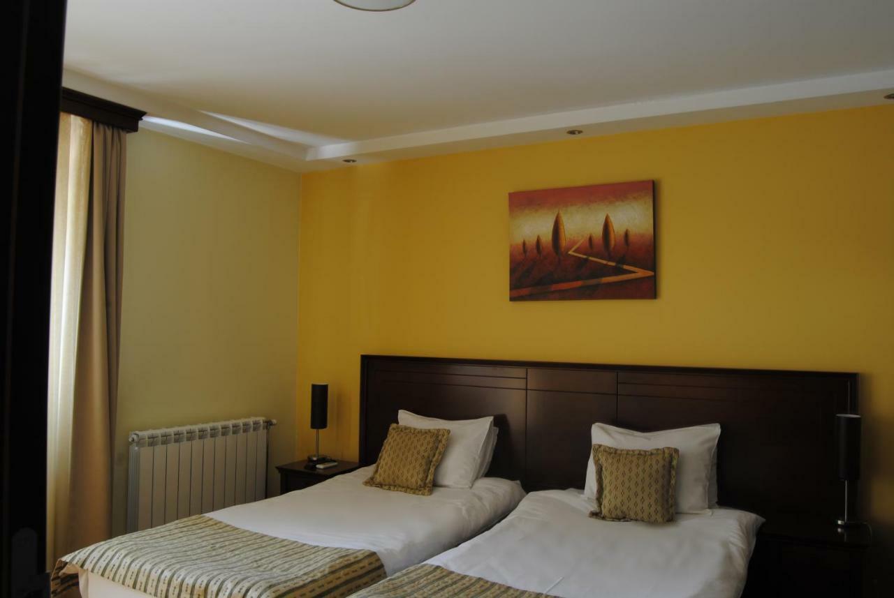 Garni Hotel Contact Belgrado Exterior foto